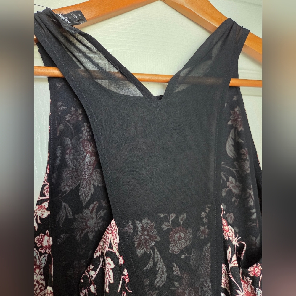 5 For 25💥Express Black Top with Burgundy and Cream Floral Print - Picture 4 of 7